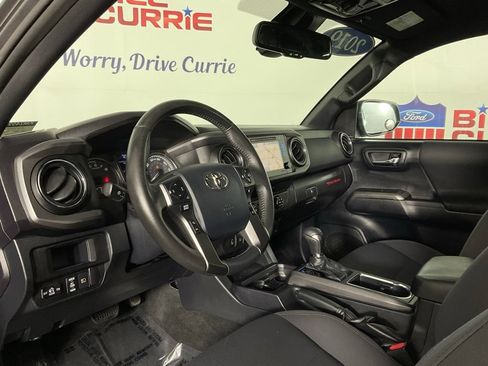 Used 2019 Toyota Tacoma TRD Off-Road w/ Exterior Package AWD/4WD image 13