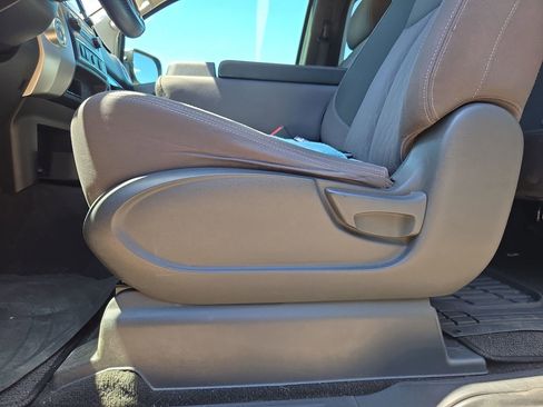 Used 2020 Nissan Titan SV RWD image 18