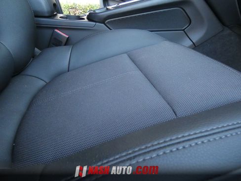 Used 2024 Porsche Macan AWD/4WD image 31