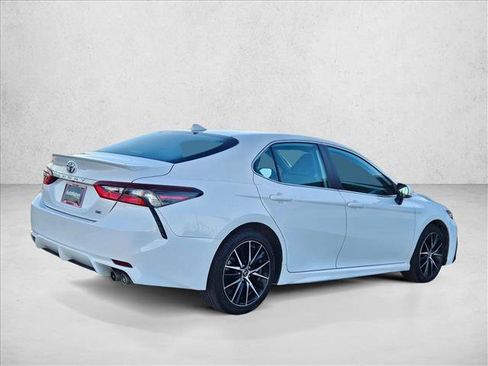 Used 2024 Toyota Camry SE image 5