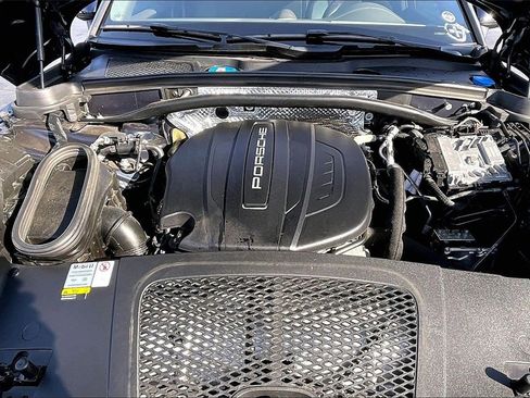Used 2021 Porsche Macan image 10