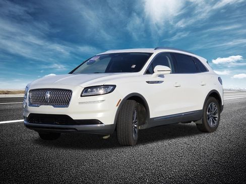 Used 2022 Lincoln Nautilus FWD w/ Premium Package image 16