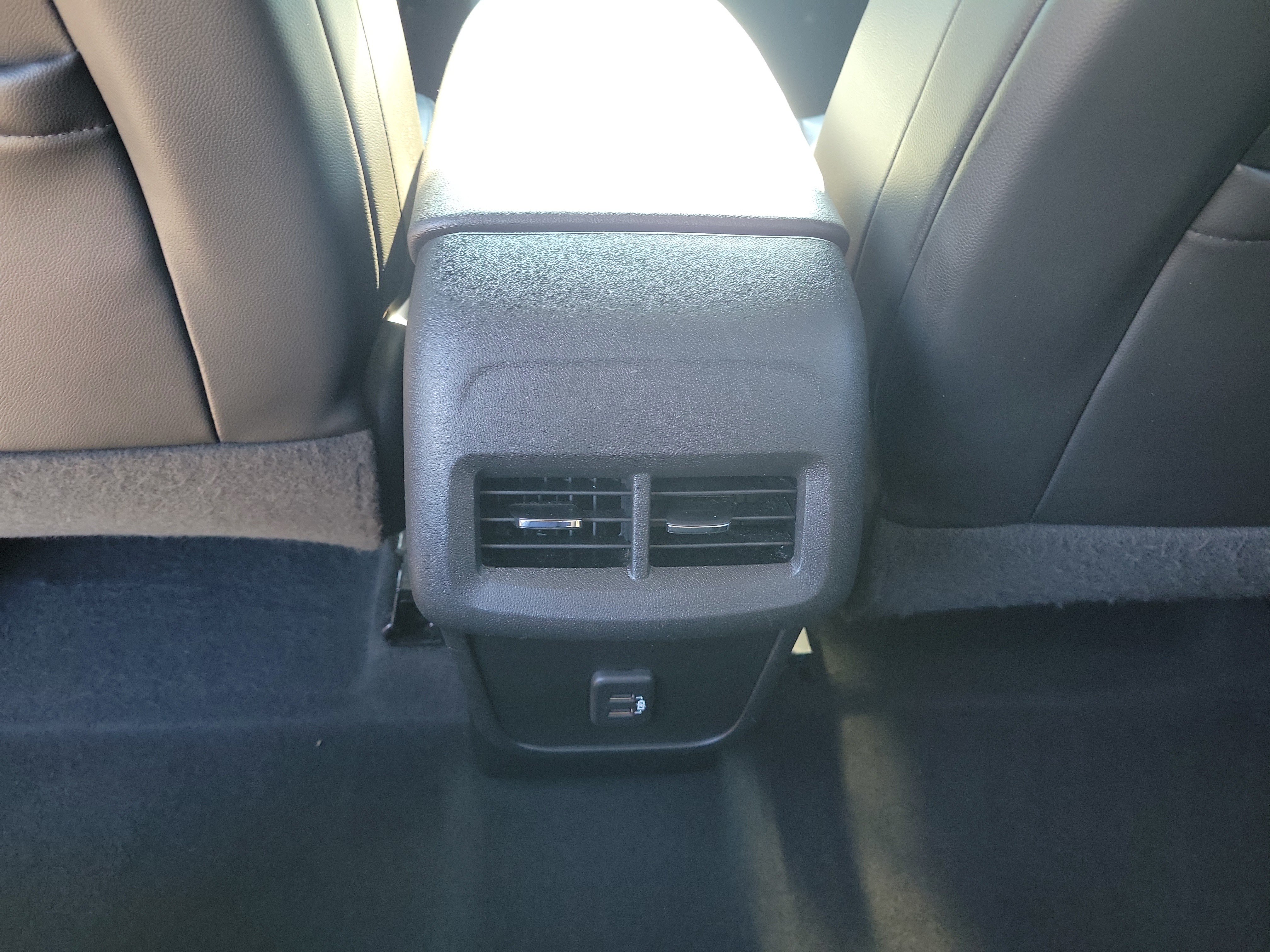 Used 2020 Chevrolet Equinox LT w/ Sport Edition FWD image 11