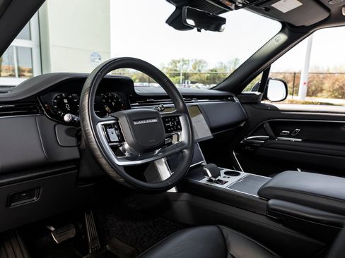 Used 2025 Land Rover Range Rover Long Wheelbase Autobiography image 28