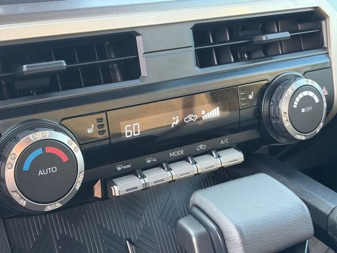 Used 2025 Toyota Tacoma TRD Sport AWD/4WD image 15