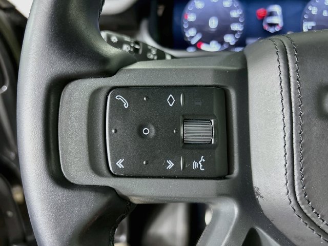 Used 2023 Land Rover Defender 90 X AWD/4WD image 10