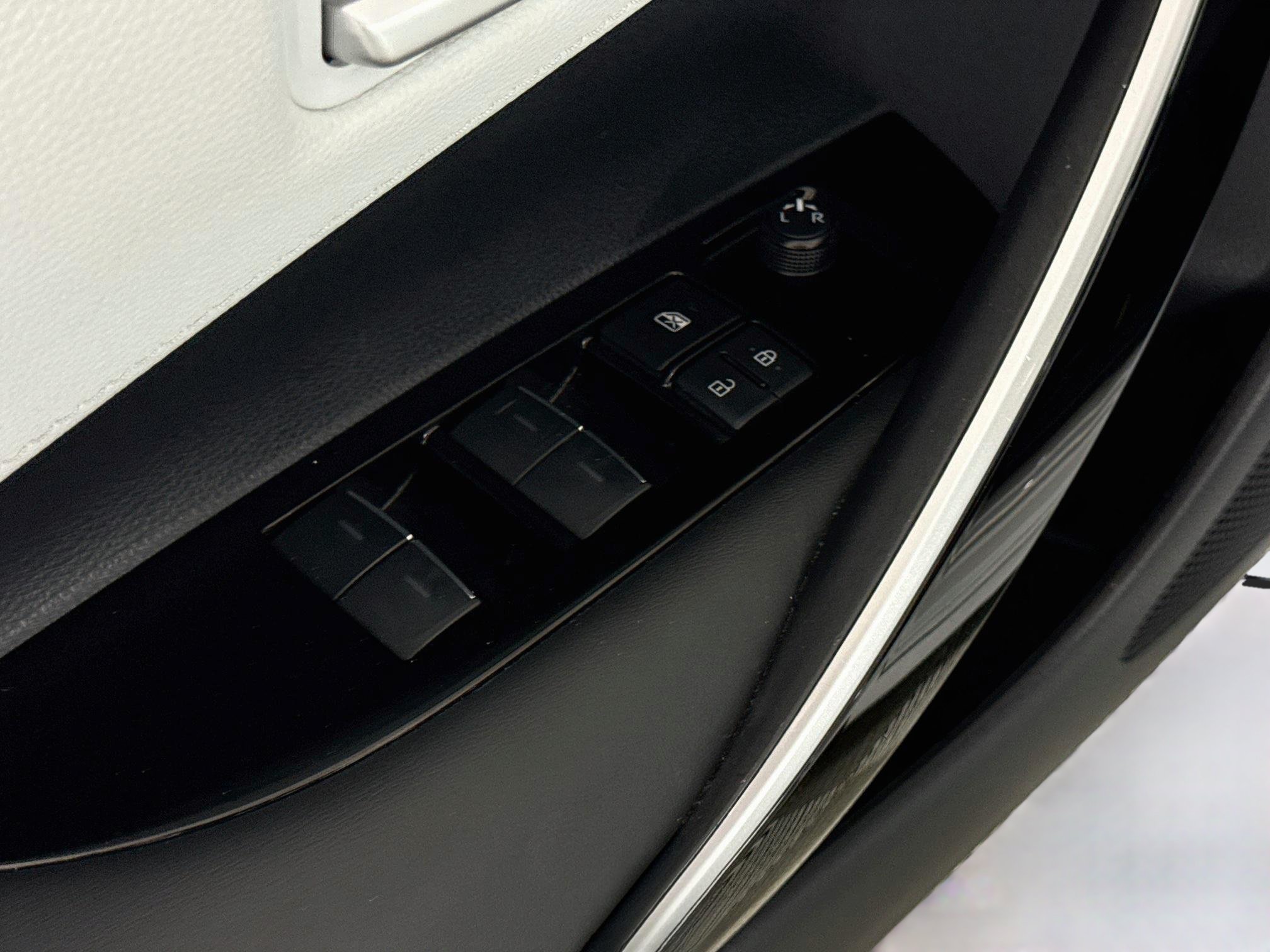 Certified 2025 Toyota Corolla XSE FWD image 15