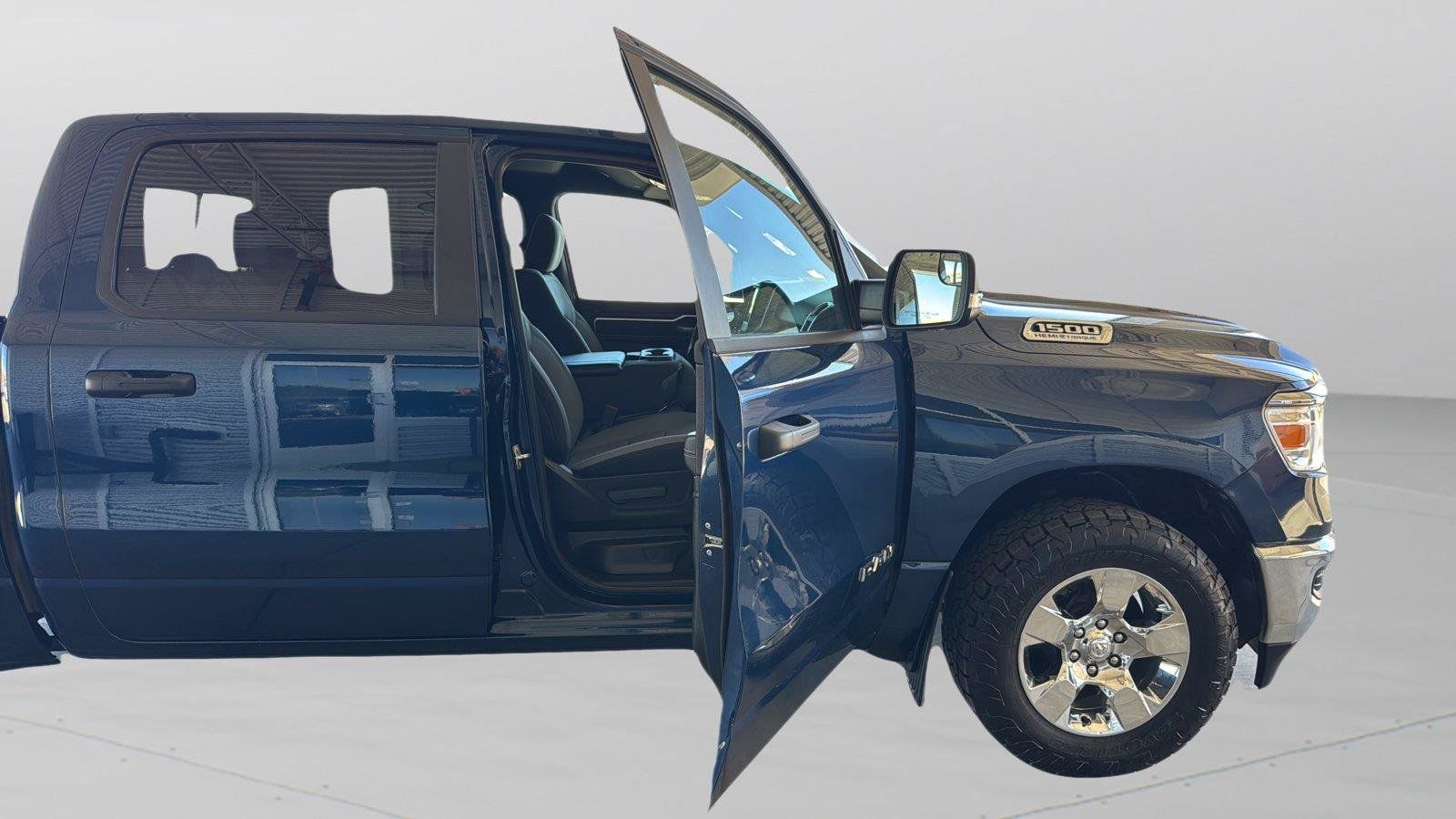 Used 2024 RAM 1500 Big Horn AWD/4WD image 9