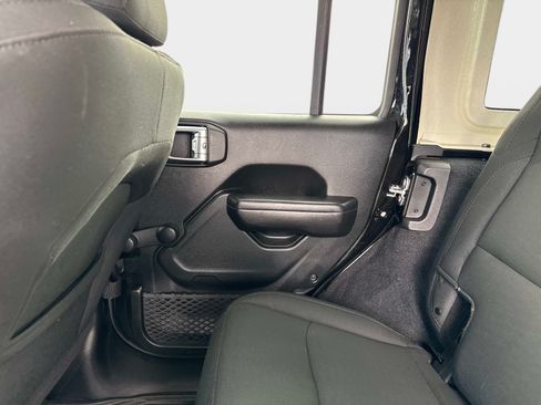 Used 2018 Jeep Wrangler Unlimited Sport AWD/4WD image 14