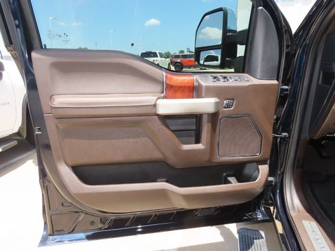 Used 2022 Ford F250 King Ranch w/ King Ranch Ultimate Package AWD/4WD image 21