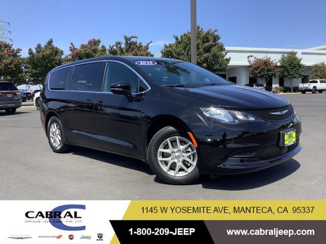 Used 2025 Chrysler Voyager LX FWD image 1