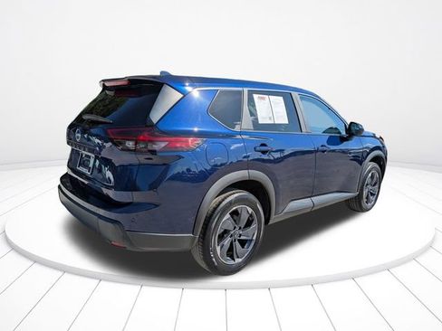Used 2025 Nissan Rogue SV FWD image 4