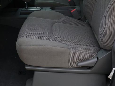 Used 2019 Nissan Frontier SV image 12