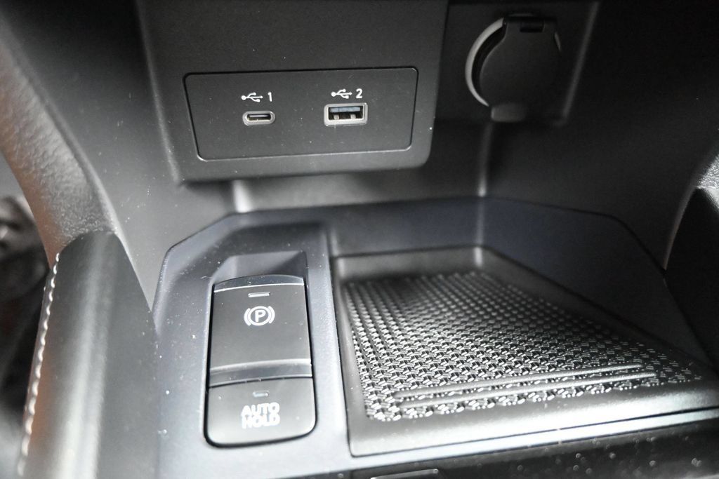 Used 2023 Nissan Kicks SV FWD image 11