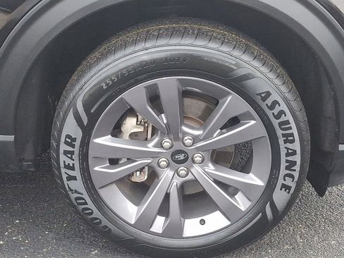 Used 2023 Ford Explorer XLT w/ Equipment Group 202A image 8