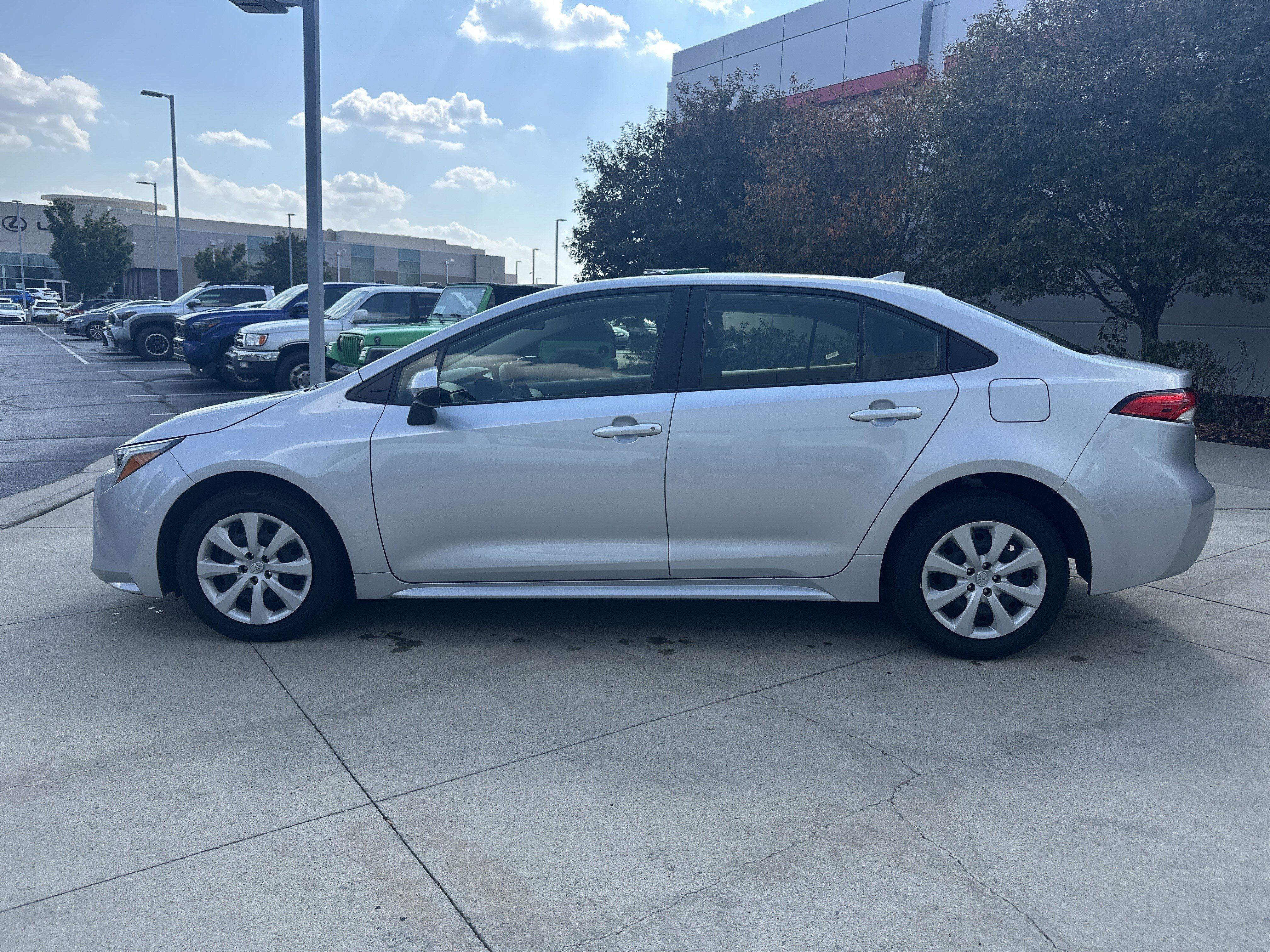 Used 2025 Toyota Corolla LE FWD image 9