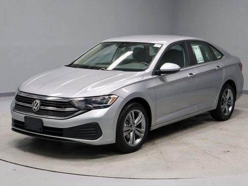 Used 2024 Volkswagen Jetta SE image 8