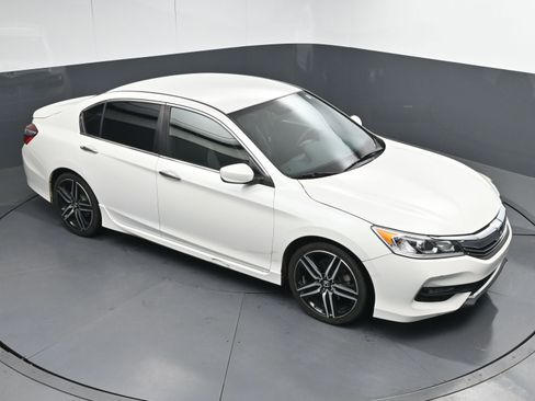 Used 2017 Honda Accord Sport image 30