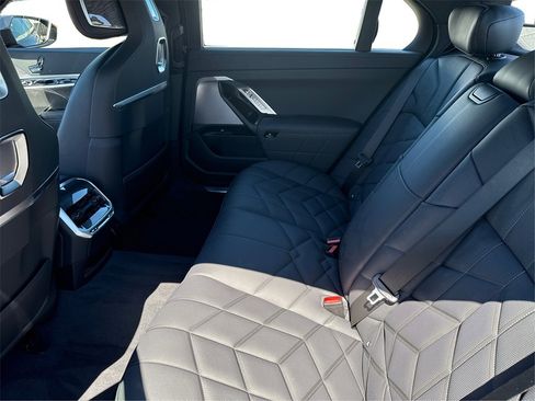 New 2026 BMW 750e xDrive image 10