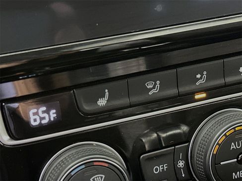 Used 2019 Volkswagen Golf R 4-Door image 19