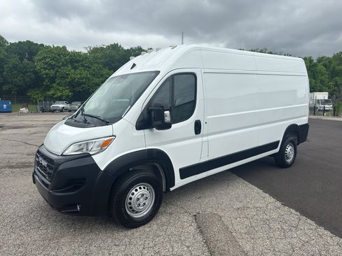 Used 2025 RAM ProMaster 2500 w/ Convenience Group FWD image 7