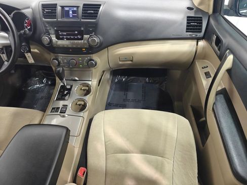 Used 2011 Toyota Highlander 4WD w/ Tech Pkg image 24