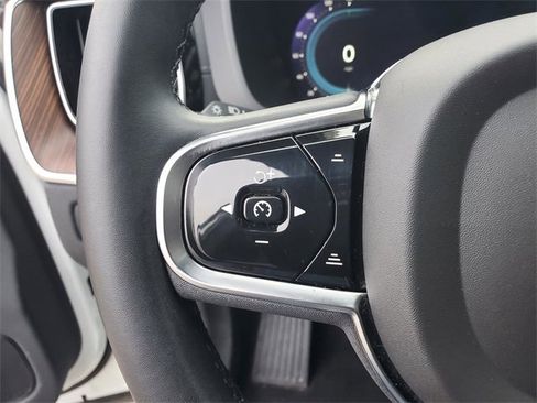 Certified 2023 Volvo XC60 B5 Ultimate w/ Climate Package image 19