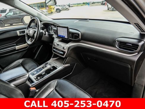 Used 2023 Ford Explorer XLT w/ Equipment Group 202A AWD/4WD image 16