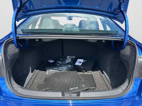 Certified 2023 Volkswagen Jetta SE w/ Panoramic Sunroof Package FWD image 11