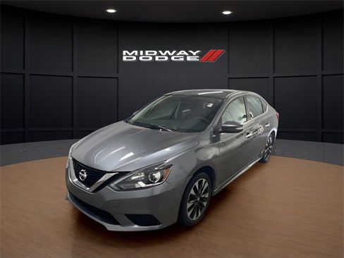 Used 2019 Nissan Sentra SR image 2