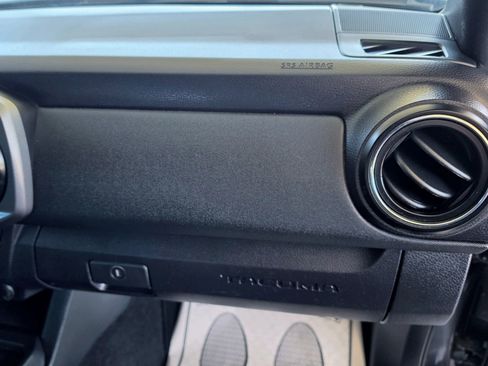 Used 2019 Toyota Tacoma TRD Off-Road image 28