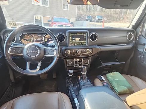 Used 2023 Jeep Wrangler Sahara w/ Cold Weather Group image 5