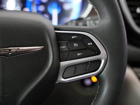 Used 2022 Chrysler Voyager LX FWD image 13