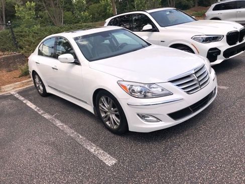 Used 2012 Hyundai Genesis 4.6 RWD image 3