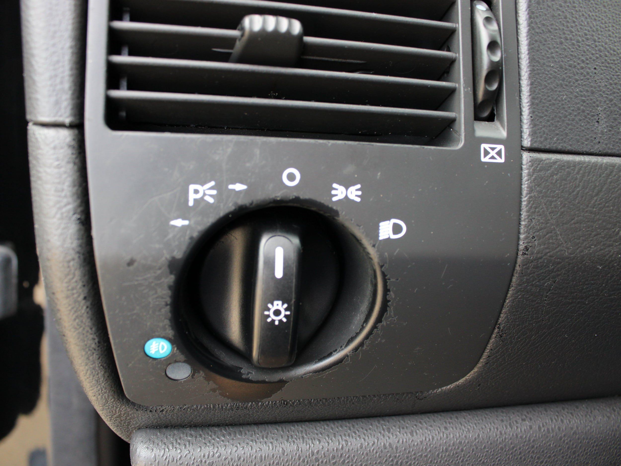 Used 2005 Chrysler Crossfire Limited RWD image 19