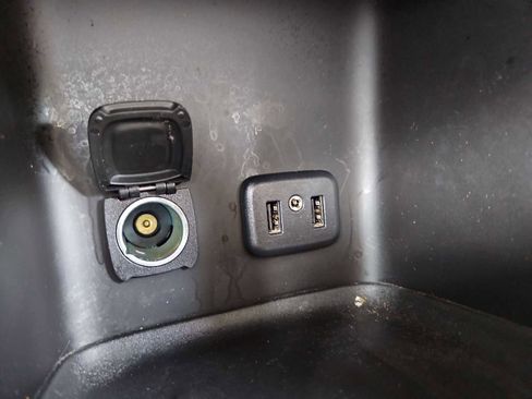 Used 2017 GMC Acadia Denali w/ Technology Package FWD image 34