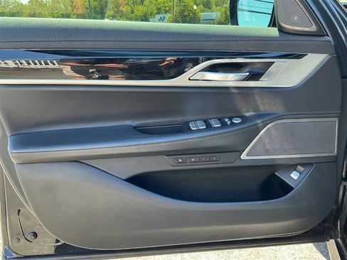 Used 2019 BMW 750i xDrive w/ M Sport Package image 20