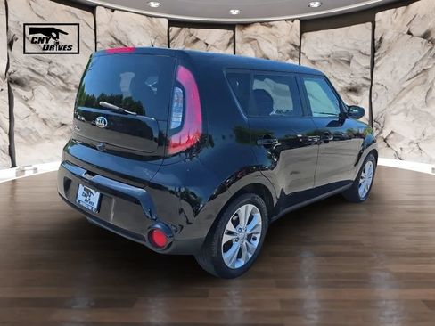 Used 2016 Kia Soul + FWD image 5