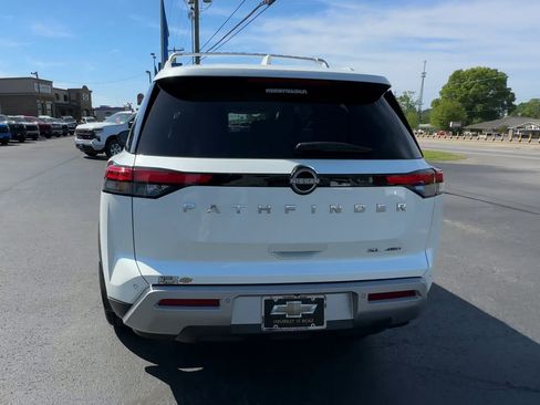 Used 2023 Nissan Pathfinder SL AWD/4WD image 7