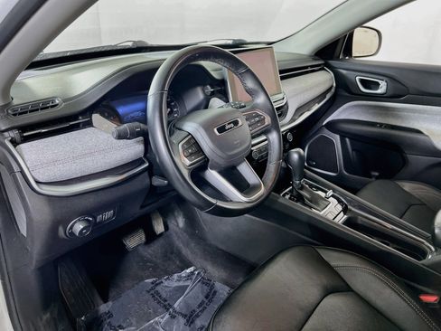 Used 2022 Jeep Compass Latitude w/ Sun and Sound Group AWD/4WD image 9