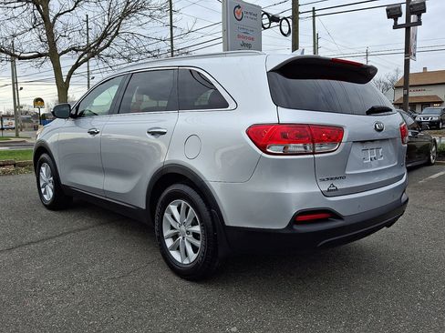 Used 2018 Kia Sorento LX image 3