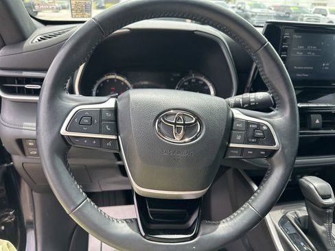 Used 2022 Toyota Highlander XSE FWD image 13