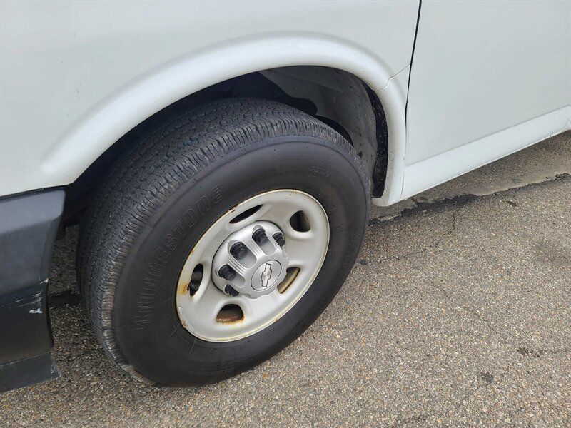 Used 2017 Chevrolet Express 2500 RWD image 29
