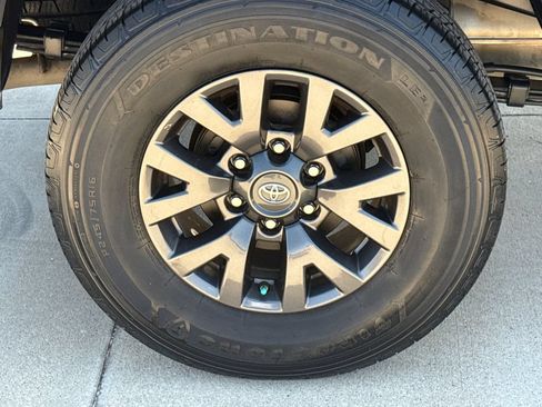 Used 2021 Toyota Tacoma SR5 RWD image 10