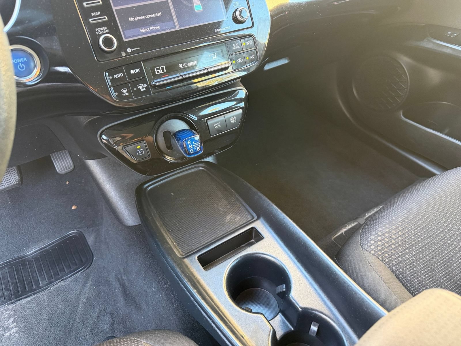 Used 2022 Toyota Prius LE FWD image 38