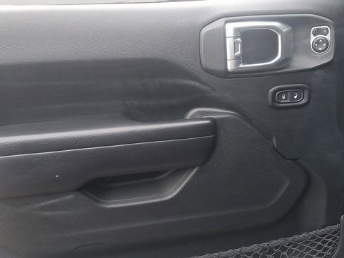 Used 2020 Jeep Wrangler Sport image 12