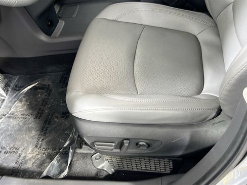 Used 2022 Toyota Sienna Limited image 19