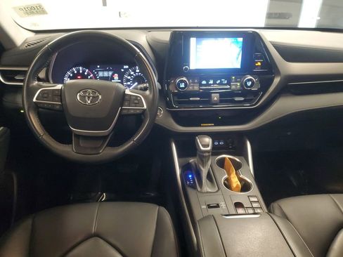 Used 2023 Toyota Highlander XLE image 10