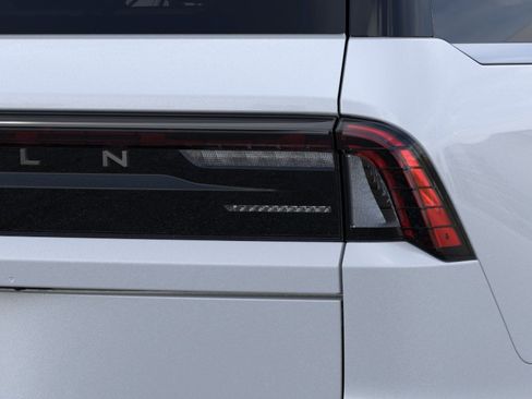 New 2026 Lincoln Navigator Premiere AWD/4WD image 21