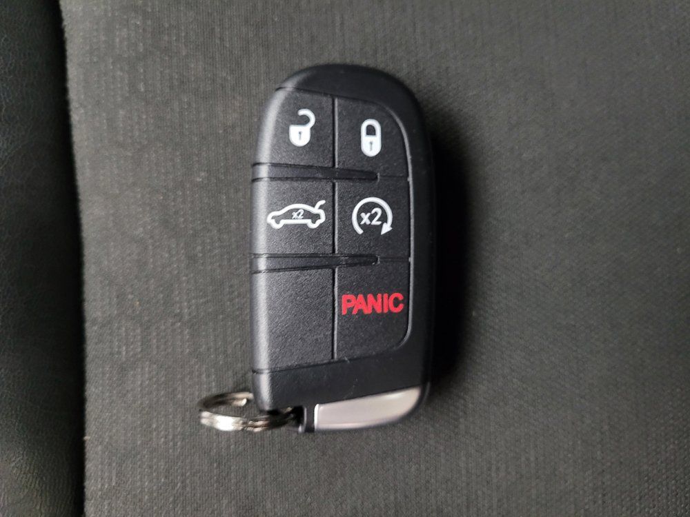 Used 2021 Jeep Cherokee Latitude Plus FWD image 32
